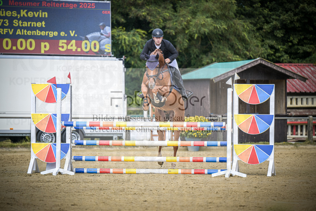 DOS_4994 | Entdecke hochwertige Reitturnierfotos von Foto Oger. Professionell, emotional und authentisch – jetzt Lieblingsmomente im Shop bestellen.Deutschlandweite Turnierfotografie. - Realisiert mit Pictrs.com