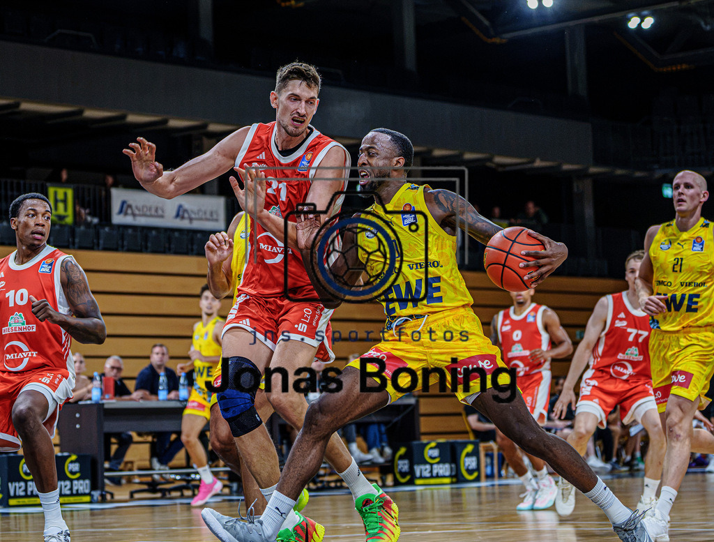 Basketball I Herren I Saison 2026-2027 I Testspiel I RASTA Vechta - EWE Baskets Oldenburg I 48426 | jns.sportfotos - Realisiert mit Pictrs.com