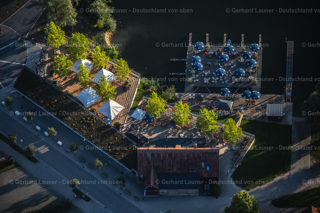 4051046 | SPALT 03.09.2021 Tische und Sitzbänke der Freiluft- Gaststätten " Großer Brombachsee " in Spalt im Bundesland Bayern, Deutschland. Weiterführende Informationen bei: Touristikverband "Sonnenseite Brombachsee" e.V.. // Tables and benches of open-air restaurants " Grosser Brombachsee " in Spalt in the state Bavaria, Germany. Further information at: Touristikverband "Sonnenseite Brombachsee" e.V.. Foto: Gerhard Launer