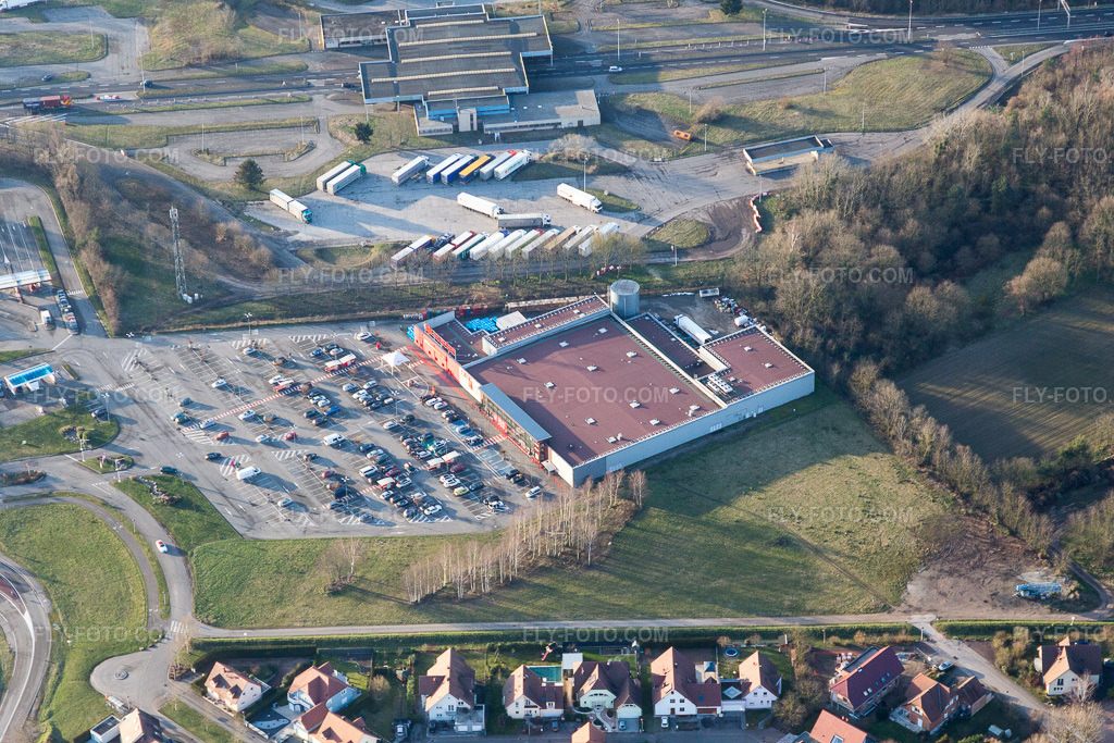 Aerial view: View of the town in Lauterbourg in the state Bas-Rhin, France. – Photo: IMG_104825.jpg taken on 02/16/2018 by Werner Riehm/FLY-FOTO.com – Resolution of the original: 5472 x 3648 px