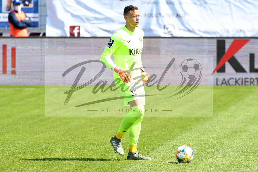 SVMFCH20200606_0047 | Fussball, Herren: Erik Domaschke (SV Meppen) in Aktion, am Ball, Einzelaktion bei dem Spiel der 3. Liga zwischen SV Meppen und FC Hansa Rostock in der Haensch-Arena am 06.06.2020 in Meppen, Deutschland.DFB / DFL REGULATIONS PROHIBIT ANY USE OF PHOTOGRAPHS AS IMAGE SEQUENCES AND/OR QUASI-VIDEO. - Realisiert mit Pictrs.com