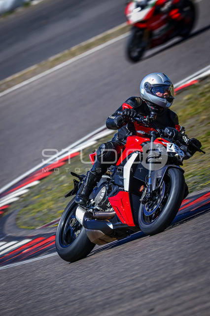 0762-260526NBR-033_762 | Deine Full-Service-Agentur für ✔️Videoproduktionen und ✔️Motorsportfotografie Jetzt Angebot anfragen!