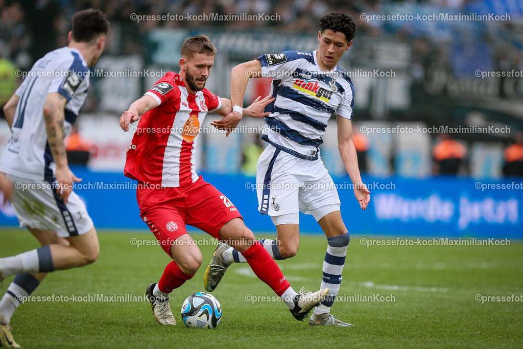 RWE3Liga07042401045 | 07.04.2024, Essen, Fußball, bwin 3. Liga Herren, Stadion an der Hafenstraße, 32. Spieltag Saison 2023 2024, Rot-Weiss Essen – MSV Duisburg:  Torben Müsel (Rot-Weiss Essen) gegen Santiago Castaneda (MSV Duisburg). 
DFB regulations prohibit any use of photographs as image sequences and or quasi-video.