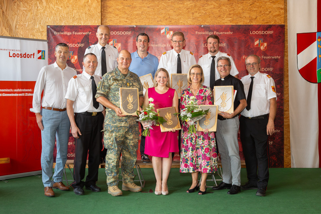 Geehrtengruppe_011 | Festakt FF-LOOSDORF - GRUPPENFOTO der ausgezeichneten HELFER bzw. Organisationen - DANKE für Hilfsleistungen und Unterstützungen bei der Hochwasserkatastrophe in Loosdorf im September 2024