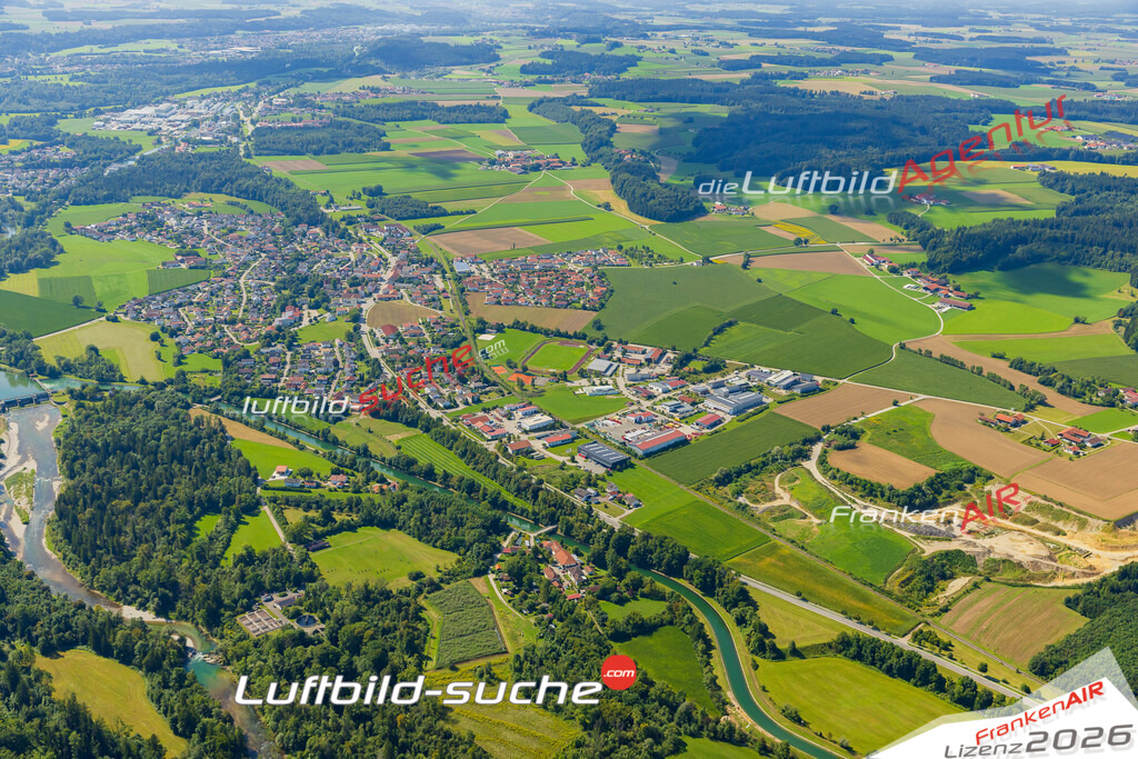Luftaufnahme von Tacherting - Die Luftaufnahme wurde 2025 vom UL-Flugzeug heraus erstellt ( keine Drohne ) - Hochauflösende Luftaufnahme - für professionelle Ausdrucke geeignet. Die Geschenkidee !Mit Lizenz und Bildrechte bestellbar