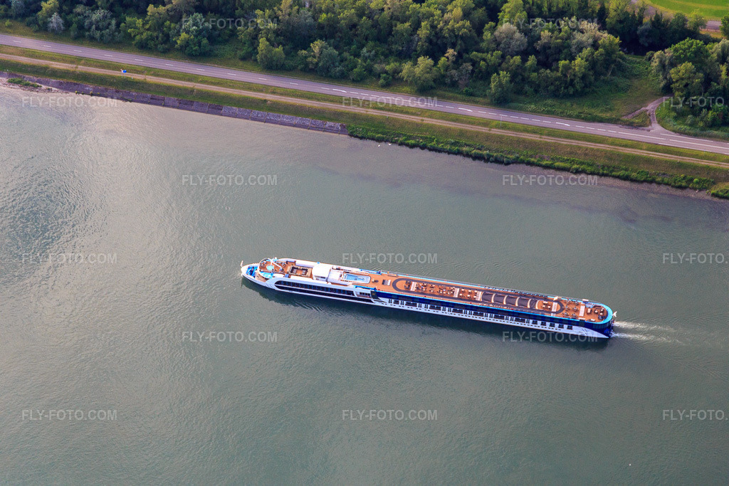 Aerial view: Passenger steamers on the Rhine in Rhinau in the state Bas-Rhin, France. – Photo: IMG_147334.jpg taken on 05/29/2025 by Werner Riehm/FLY-FOTO.com – Resolution of the original: 5472 x 3648 px