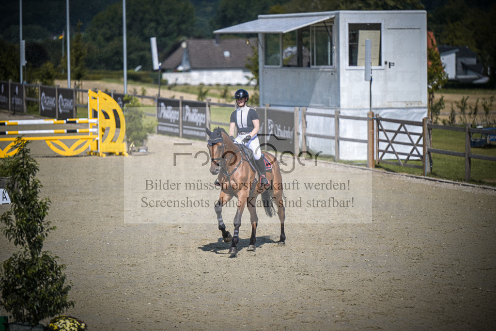 DOS_2978 | Entdecke hochwertige Reitturnierfotos von Foto Oger. Professionell, emotional und authentisch – jetzt Lieblingsmomente im Shop bestellen.Deutschlandweite Turnierfotografie. - Realisiert mit Pictrs.com