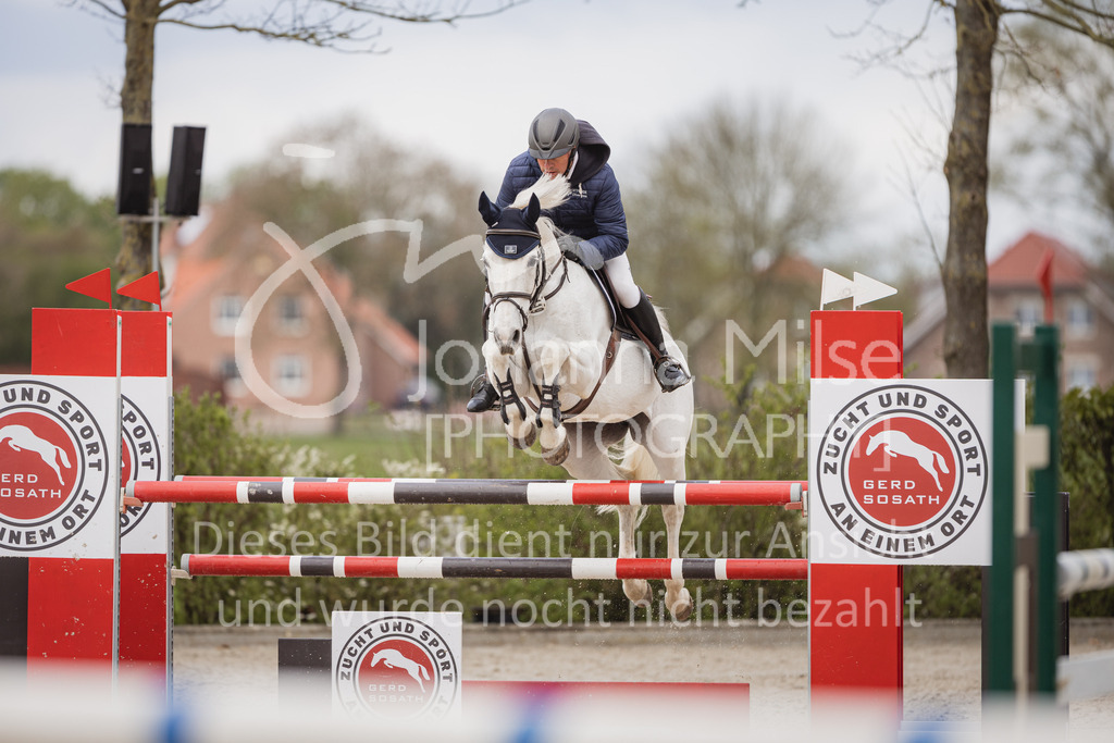 230426_HofSosath_M1-Spr-987 | Deine schönsten Turniermomente als professionelle Fotos! Entdecke hochwertige Pferdesport-Fotografie im Online-Shop. Jetzt Fotos finden & bestellen!