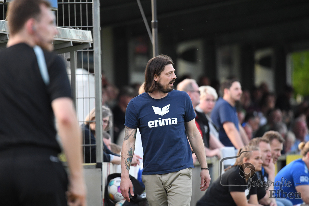 SSV Jeddeloh-SV Drochtersen/Assel | Herren Regionalliga; SSV Jeddeloh (blau)-SV Drochtersen/Assel (rot) am 30.04.2024; in Jeddeloh (53-Acht Arena), Photo: Philip Eiben 2024 - Realisiert mit Pictrs.com