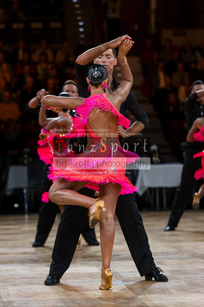 20241109_DM-Formationen_Vorrunde_0532 | Tanzsportbilder, Standardtanz, Lateintanz, WDSF, DTV, LTVB, dancecomp, goc, hessen tanzt, blaues band der spree, walzer, tango, wiener walzer, slowfox, quickstepp, samba, rumba, cha-cha-cha, paso doble. jive, hd-kroft photography, turniertanzsport