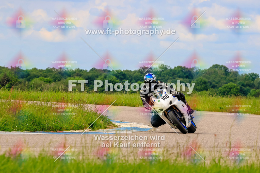 MotoTeam-1183 | Hier findet Ihr Bilder von Touristenfahrten auf der Nürburgring Nordschleife oder von anderen Veranstaltungen die ich besucht habe. Viel Spass beim Durch Schauen 