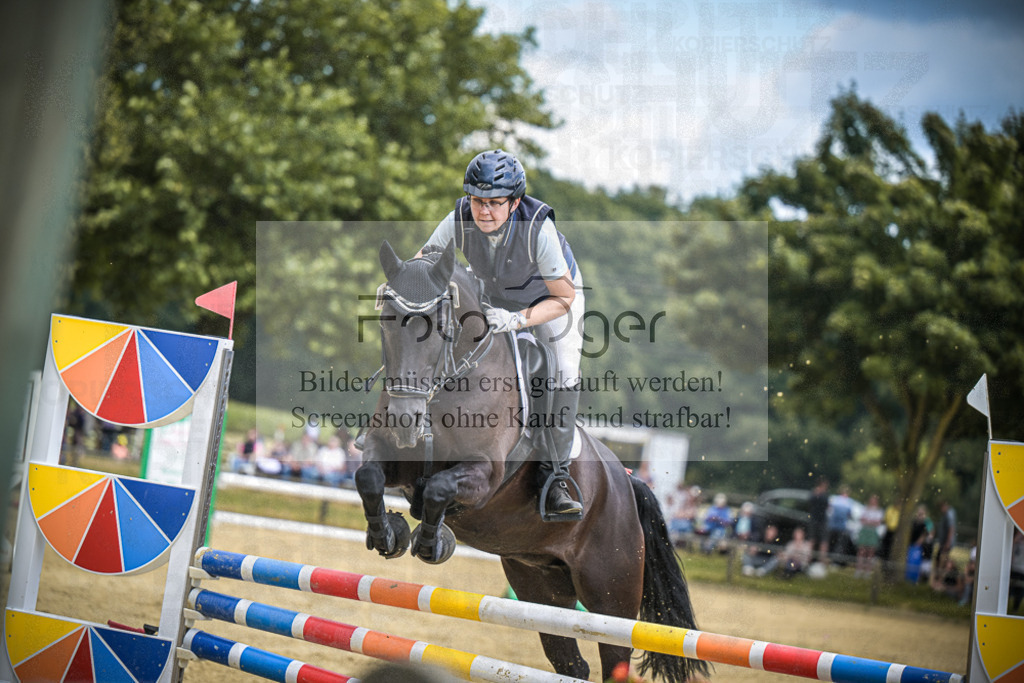 DOS_0629 | Entdecke hochwertige Reitturnierfotos von Foto Oger. Professionell, emotional und authentisch – jetzt Lieblingsmomente im Shop bestellen.Deutschlandweite Turnierfotografie. - Realisiert mit Pictrs.com