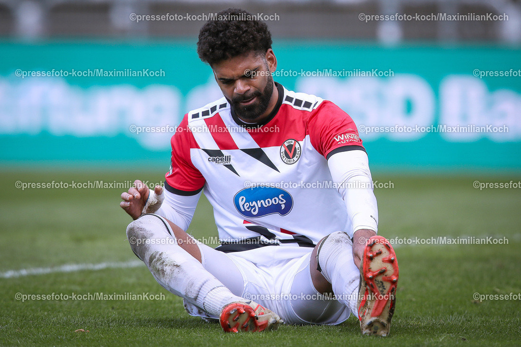 Koe3Liga24022401013 | 24.02.2024, Köln, Fußball, bwin 3. Liga Herren, Sportpark Höhenberg, 27. Spieltag, Saison 2023 2024, FC Viktoria Köln – SV Sandhausen: Andre Becker (Viktoria Köln) liegt mit Schmerzen im Strafraum. 
DFB regulations prohibit any use of photographs as image sequences and or quasi-video.