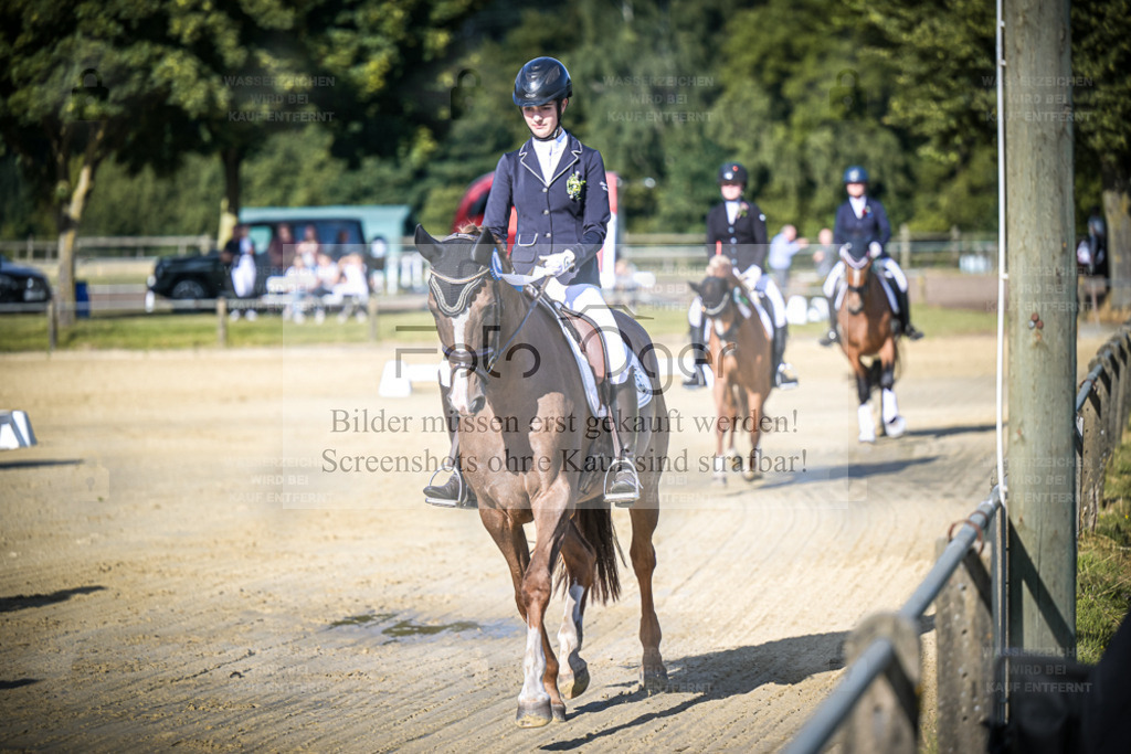 DOS_1314 | Entdecke hochwertige Reitturnierfotos von Foto Oger. Professionell, emotional und authentisch – jetzt Lieblingsmomente im Shop bestellen. - Realisiert mit Pictrs.com