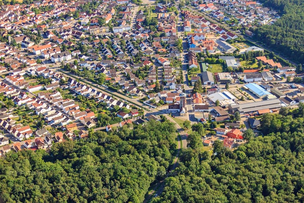 Luftbild: Maximilianstr in Jockgrim im Bundesland Rheinland-Pfalz in Deutschland. Foto: IMG_42440.jpg vom 27.06.2011 durch Werner Riehm/FLY-FOTO.de