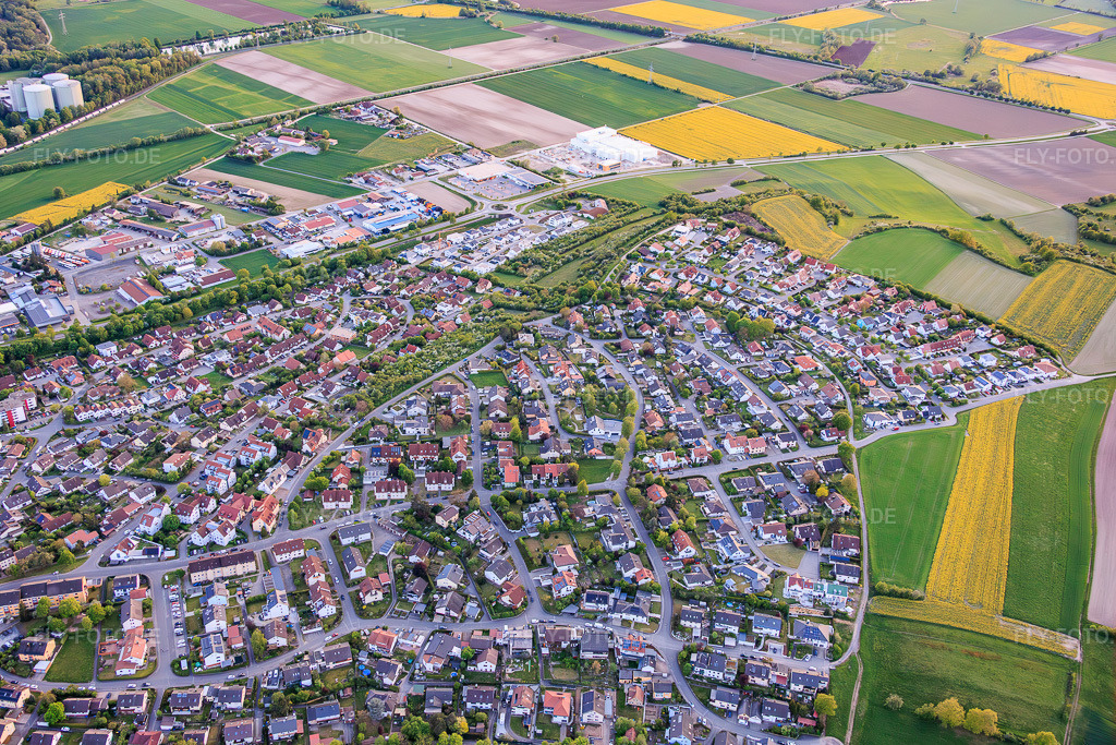 Luftbild: Ortsansicht von Nordosten in Zeil am Main im Bundesland Bayern in Deutschland.Foto: IMG_155993.jpg vom 02.05.2026 durch Werner Riehm/FLY-FOTO.deAuflösung des Originals: 5897 x 3931 px