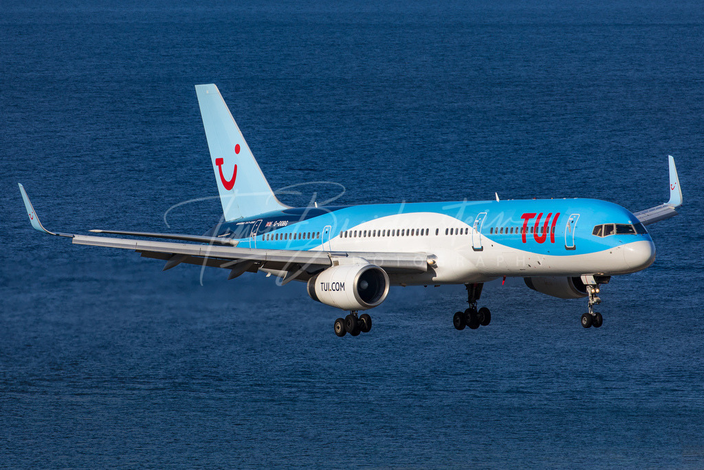 I11A0251 | Buy high-quality aviation and travel photography prints by professional photographer Timo Breidenstein. Authentic images, professionally printed, worldwide shipping. - Realisiert mit Pictrs.com