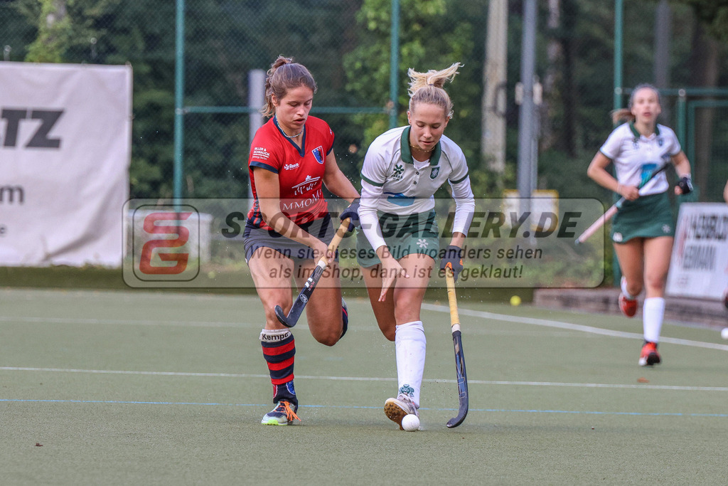 MJ_2022-09-25_HTCU-BHC-52 | Katharina Becker (Uhlenhorst Mülheim #5) &amp; Linnea Weidemann (Berliner HC #10), Uhlenhorst Mülheim - Berliner HC am 25.9.2022 im Waldstadion, Mülheim a. d. Ruhr