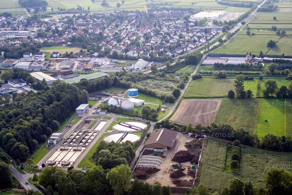 Luftbild: Klärwerks- Becken zur Abwasserbehandlung im Ortsteil Vimbuch in Bühl im Bundesland Baden-Württemberg in Deutschland. Foto: IMG_3901.jpg vom 10.09.2006 durch Werner Riehm/FLY-FOTO.de