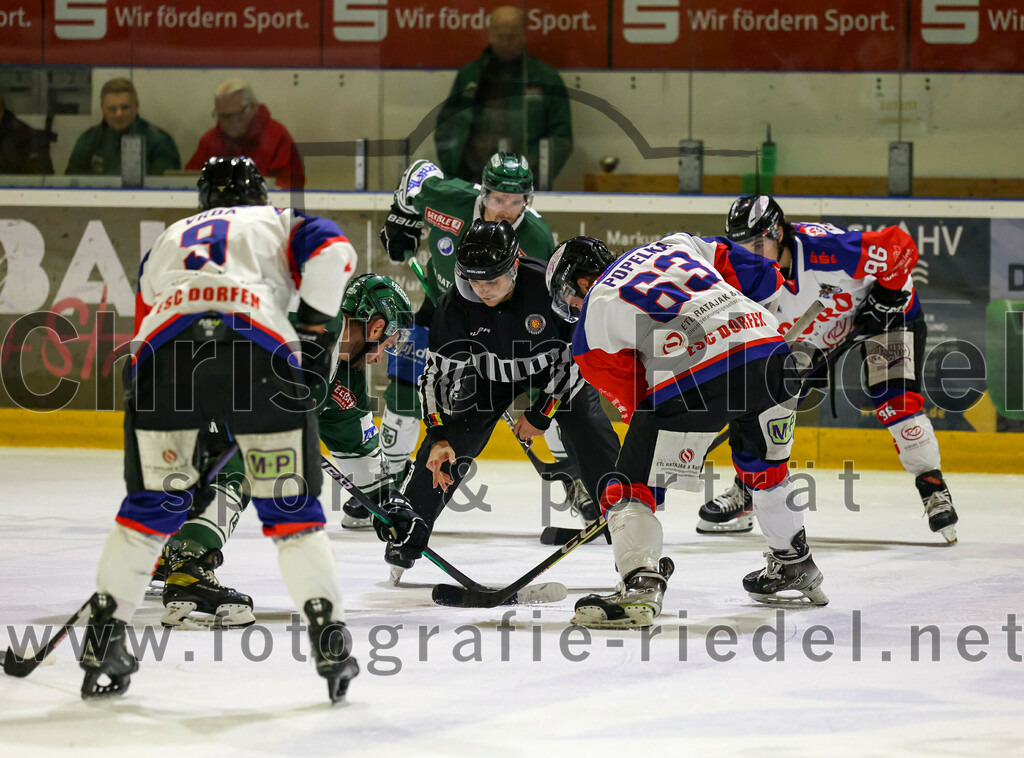 2023-11-03_110_TSV_Erding_gegen_ESC_Dorfen | Erding, Deutschland, 03.11.2023:
Eishockey, Bayernliga Vorrunde 2023 / 2024, 6. Spieltag, TSV Erding gegen ESC Dorfen, Endergebnis: 11:3

Michal Popelka (ESC Dorfen, #63)

Foto: Christian Riedel / fotografie-riedel.net