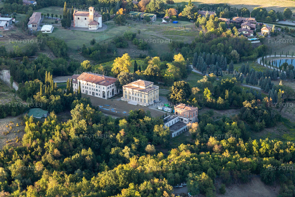 Vue aérienne: Vue de la ville à Casalgrande dans le département Reggio Emilia, Italie. Photo: IMG_134669.jpg prise le 19/09/2022 par Werner Riehm/FLY-FOTO.eu – Résolution de l'original: 5472 x 3648 px