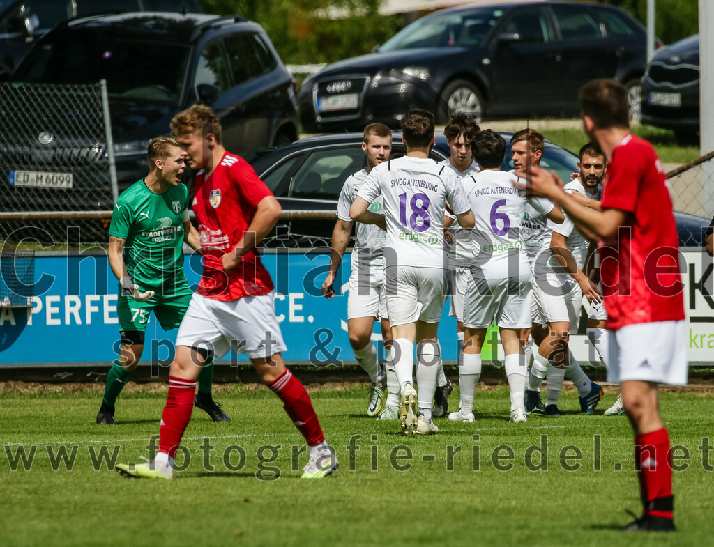 2023-07-30_028_FC_Lengdorf_gegen_SpVgg_Altenerding | Lengdorf, Deutschland, 30.07.2023:
Fußball, Kreisliga 2023 / 2024, 1. Spieltag, FC Lengdorf gegen SpVgg Altenerding, Endergebnis: 1:1

Jubel nach dem 0:1 durch Leart Bilalli (SpVgg Altenerding, #10)

Foto: Christian Riedel / fotografie-riedel.net