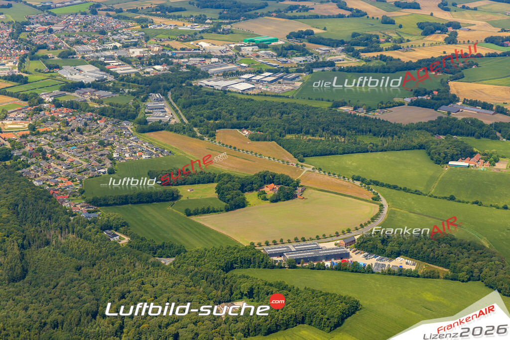 Luftbild der Stadt Dinklage - Die Luftaufnahme wurde 2025 vom UL-Flugzeug heraus erstellt ( keine Drohne ) - Hochauflösende Luftaufnahme - für professionelle Ausdrucke geeignet. Die Geschenkidee !Hier alle&nbsp;Infos zur Lizenzierung der LuftaufnahmeWir fliegen auch dieses Jahr wieder in Ihre Region um Luftbilder zu erstellen.- Luftbild anfragen