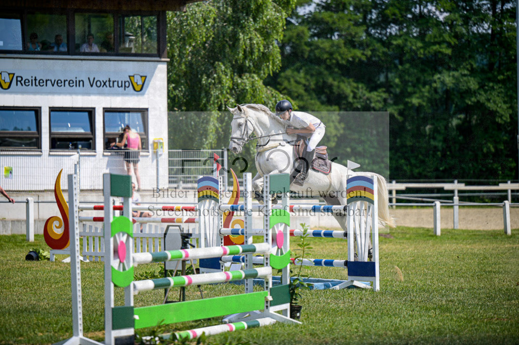Reitturnier Voxtrup | Entdecke hochwertige Reitturnierfotos von Foto Oger. Professionell, emotional und authentisch – jetzt Lieblingsmomente im Shop bestellen.Deutschlandweite Turnierfotografie. - Realisiert mit Pictrs.com