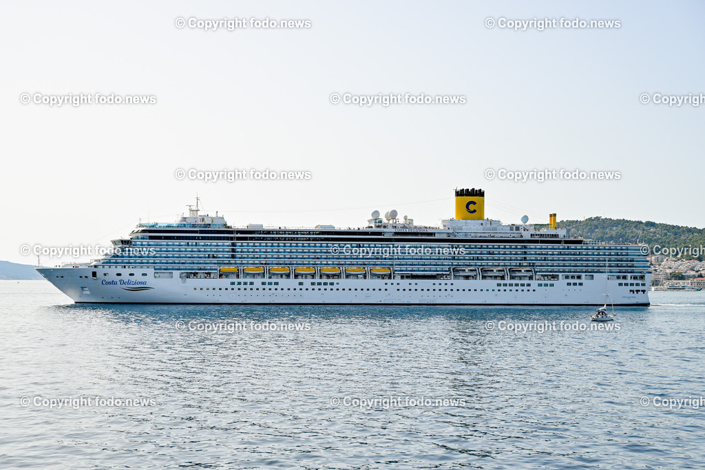 Kroatien_ Split_30.07.2025-4 | 30.07.2025, Kroatien, HRV, Split, Hafen, im Bild Themenbild, Kreuzfahrtschiff, Schiff, Meer, Adria, Touristen, Tourismus, Urlaub, Feature, SymbolbildDie Costa Deliziosa ist ein mittelgroßes Kreuzfahrtschiff der italienischen Reederei Costa Kreuzfahrten. Es wurde 2010 in Dienst gestellt und bietet Platz für bis zu 2.826 Passagiere.
