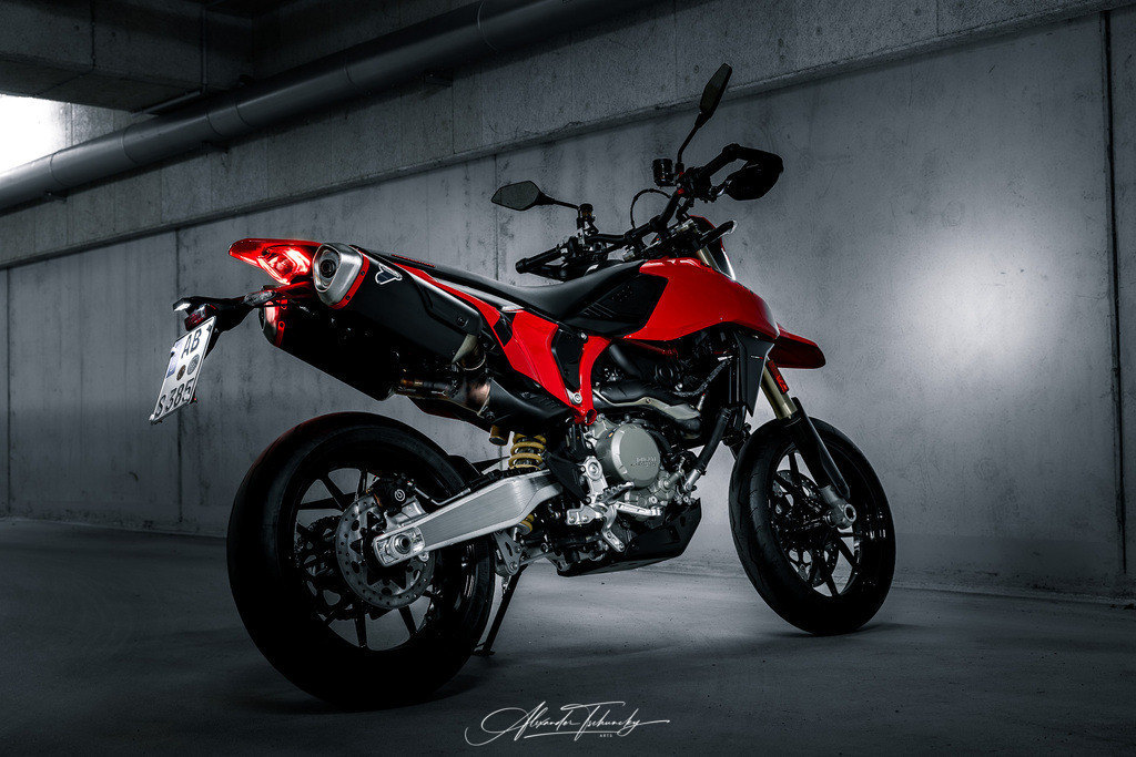 Hypermotard 698 Mono | Entdecken Sie die faszinierende Welt von Alexander Tschuncky Arts: Kreative Fotografie, atemberaubende Automobilkunst und hochwertiger Bilderdruck. Lassen Sie sich inspirieren! - Realisiert mit Pictrs.com