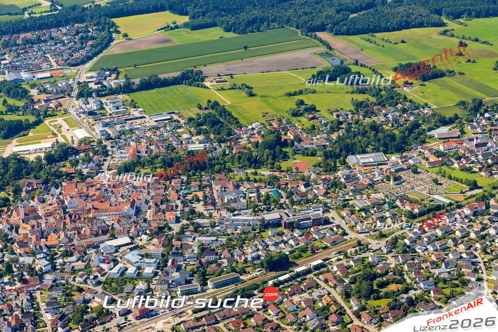 Luftaufnahme der Stadt Abensberg - Die Luftaufnahme wurde 2025 vom UL-Flugzeug heraus erstellt ( keine Drohne ) - Hochauflösende Luftaufnahme - für professionelle Ausdrucke geeignet. Die Geschenkidee !Mit Lizenz und Bildrechte bestellbar
