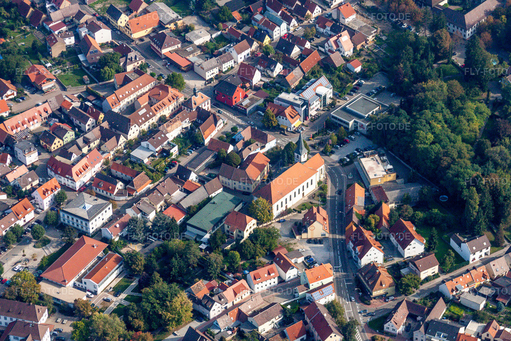 Luftbild: Sankt Vitus, Schulstr im Ortsteil Bad Langenbrücken in Bad Schönborn im Bundesland Baden-Württemberg in Deutschland. Foto: IMG_45546-1592.jpg vom 25.09.2011 durch Werner Riehm/FLY-FOTO.de
