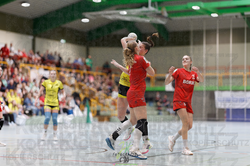 Hessenmeisterschaft wJC - Finale; HSG Kleenheim - HSG Weiterstadt/ Braunsh.Worf. | Hessenmeisterschaft wJC - Finale; HSG Kleenheim - HSG Weiterstadt/ Braunsh.Worf. am 22.03.2025 in Biedenkopf (Sporthalle Lahntalschule)Photo © 2025 - Jörg Heinrich - Realisiert mit Pictrs.com