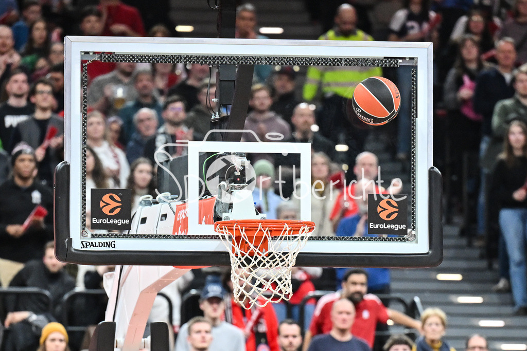 FC Bayern Basketball - AS Monaco Basket | MUNICH, GERMANY - 05. FEBRUARY: Der Ball geht an das Bord / Korb / Basketballkorb / Symbolbild / Symbolfoto während dem Match zwischen dem FC Bayern Basketball und dem AS Monaco Basket am 27. Spieltag der EuroLeague im SAP GARDEN