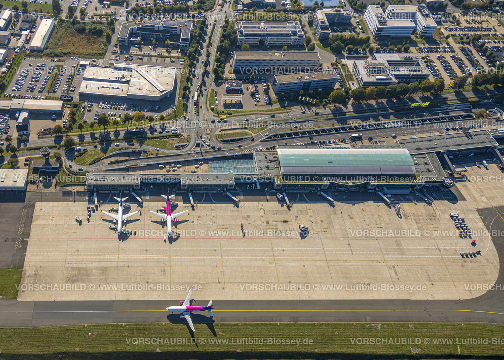 Dortmund220900497Flughafen | Luftbild, Flugzeuge an der Abfertigungshalle, Flughafen Dortmund Airport, Wickede, Dortmund, Ruhrgebiet, Nordrhein-Westfalen, Deutschland