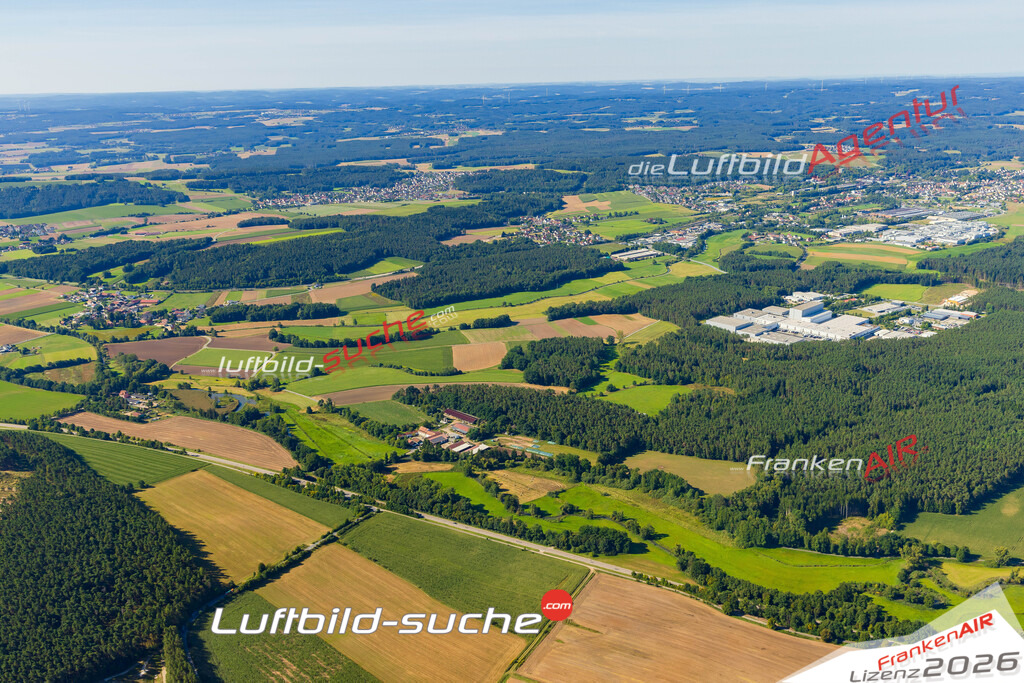 Luftaufnahme Laubhof Hahnbach - Die Luftaufnahme wurde 2025 vom UL-Flugzeug heraus erstellt ( keine Drohne ) - Hochauflösende Luftaufnahme - für professionelle Ausdrucke geeignet. Die Geschenkidee !Mit Lizenz und Bildrechte bestellbar
