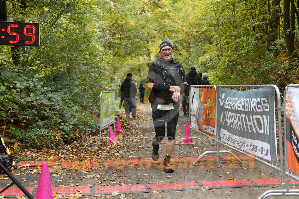 251026_1335_EX1_3702 | Sportfotografie im Rhein-Sieg Kreis, Köln, Bonn, NRW, Rheinland Pfalz, Hessen, etc. Unser Tätigkeitsfeld umfasst den Laufsport vom Volkslauf über den Marathon, Duathlon, Triathon bis zum Ultralauf wie Kölnpfad Ultra oder Schindertrail.