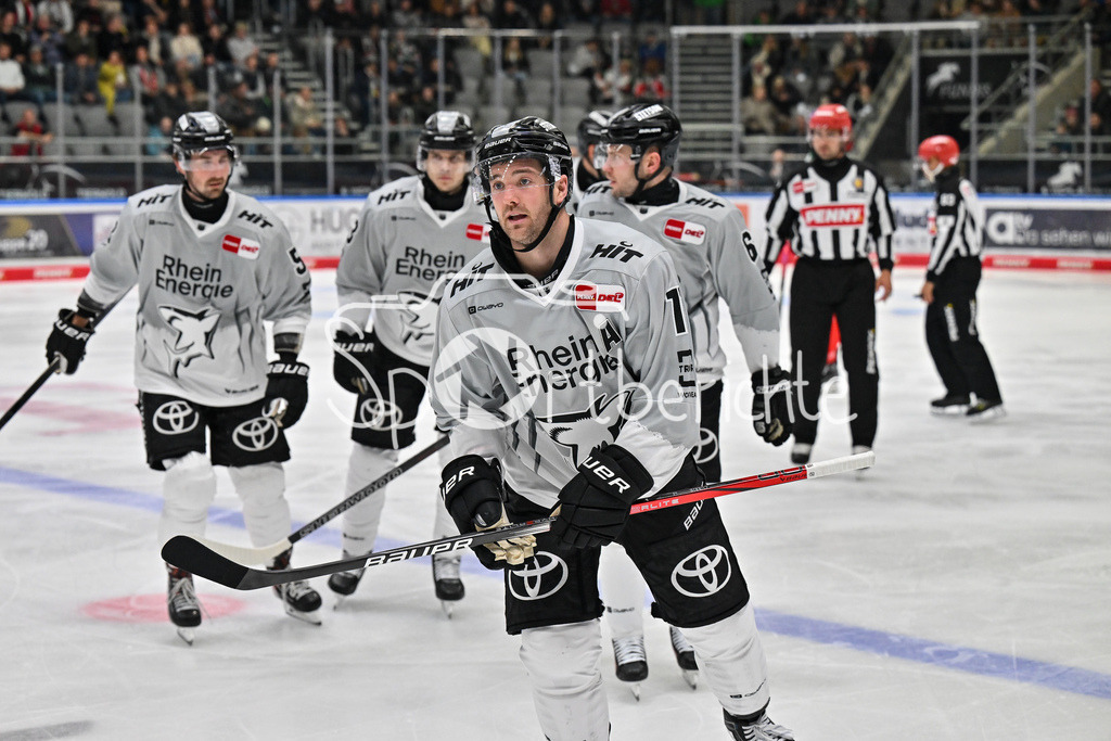 Augsburger Panther - Kölner Haie | Jubel der Haie nach dem Treffer zum 3-5 durch Josh CURRIE (Koelner Haie #18) / Freude / Happy / Tor / Torschuezte / DEL: Augsburger Panther - Kölner Haie, Curt Frenzel Stadion am 29.09.2024