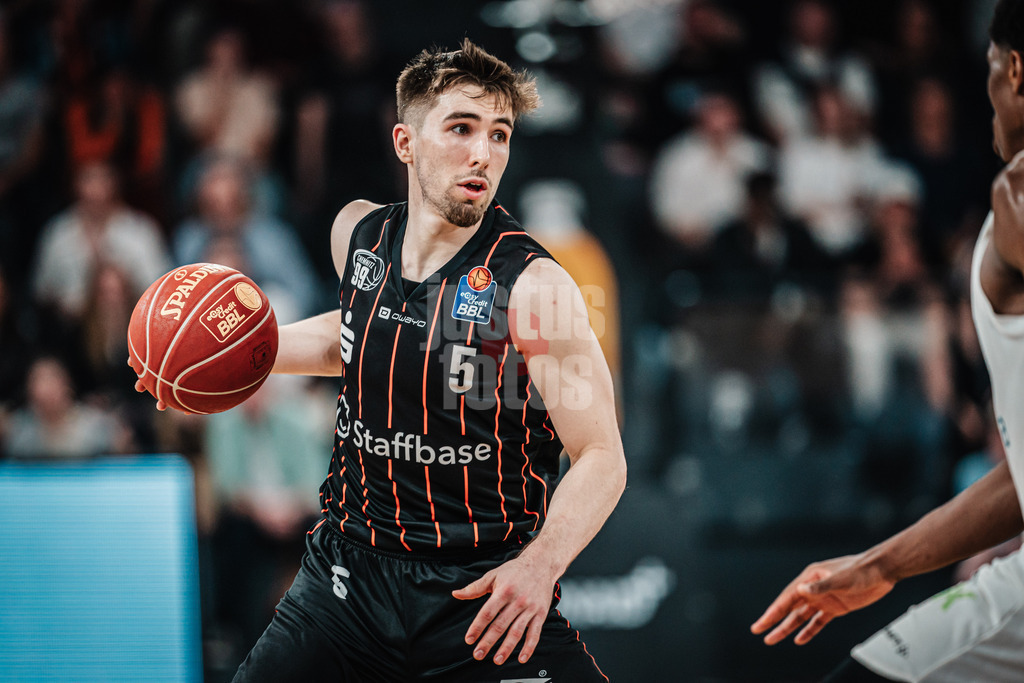 Basketball | Männer | Saison 2023/2024 | easyCredit Basketball Bundesliga | 32. Spieltag | Veolia Towers Hamburg vs. NINERS Chemnitz | 04.05.2024 | Wesley van Beck (#5, NINERS Chemnitz)