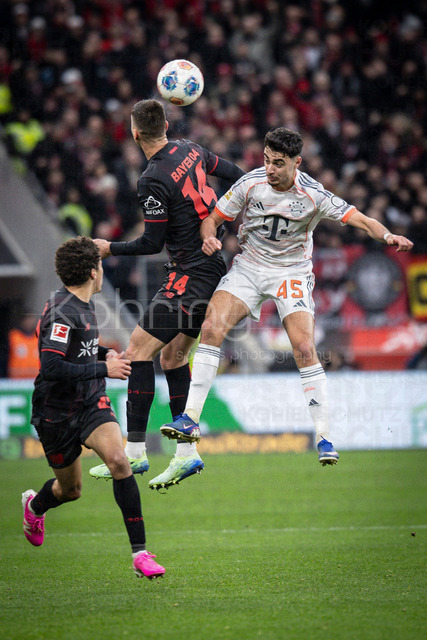 German Bundesliga, Bayer 04 Leverkusen vs. FC Bayern München, 14.03.2026 | LEVERKUSEN, GERMANY - MARCH 14:  Patrik Schick (Bayer 04 Leverkusen, 14), Aleksandar Pavlovic (FC Bayern Muenchen, 45) tackling during the German Bundesliga match on gameday 26 between Bayer 04 Leverkusen vs. FC Bayern München at BayArena on March 14, 2026 in Leverkusen, Germany. DFL REGULATIONS PROHIBIT ANY USE OF PHOTOGRAPHS AS IMAGE SEQUENCES AND/OR QUASI-VIDEO.