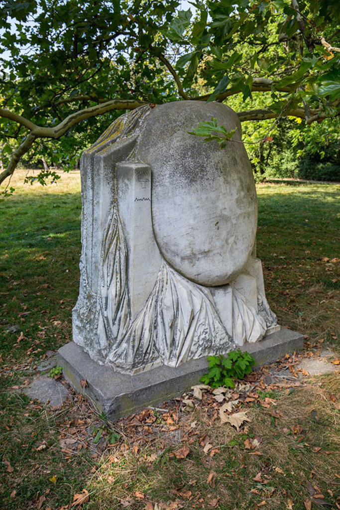 Grünau - Schönauer Park - Naturplastik: Erinnerung an einen Sommertag (1988) | Entdecke über 20 Kategorien Leipzig-Motive: Foto-Downloads, hochwertige Poster, Leinwand- & Fine-Art-Prints. Jetzt Lieblingsfoto im Bildlexikon Leipzig Shop bestellen!