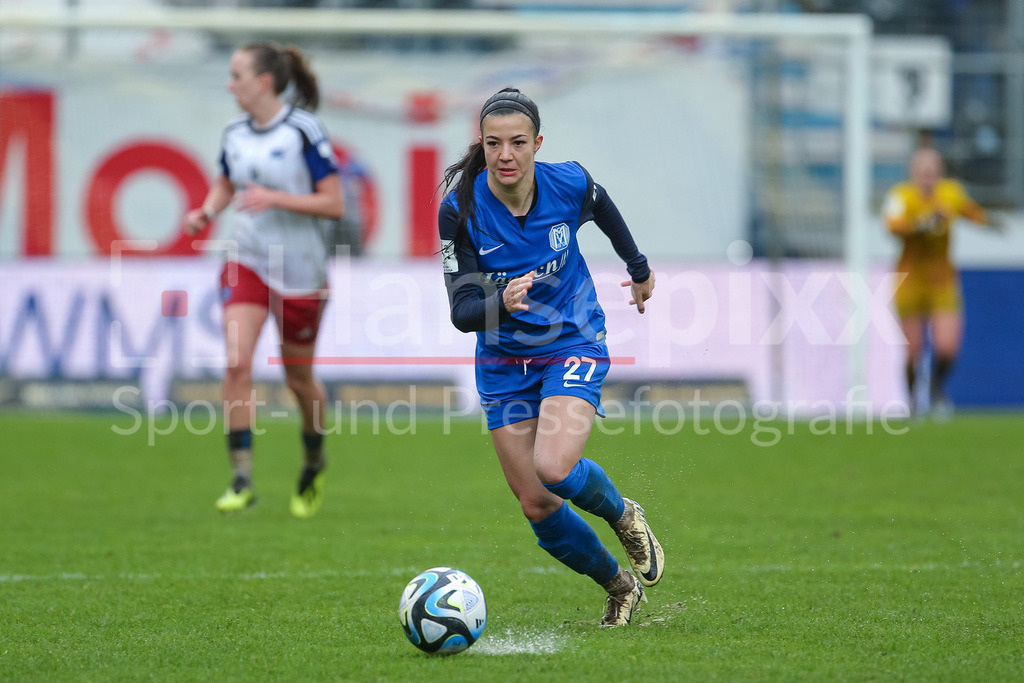 Fussball, 2. Frauen-Bundesliga, SV Meppen - Hamburger SV | v.li.: Vildan Kardesler (SV Meppen, 27) am Ball, Einzelbild, Ganzkörper, Aktion, Action, Spielszene, DIE DFB-RICHTLINIEN UNTERSAGEN JEGLICHE NUTZUNG VON FOTOS ALS SEQUENZBILDER UND/ODER VIDEOÄHNLICHE FOTOSTRECKEN. DFB REGULATIONS PROHIBIT ANY USE OF PHOTOGRAPHS AS IMAGE SEQUENCES AND/OR QUASI-VIDEO.