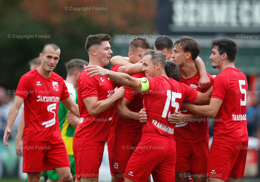 A_LUI_071023_15 | SPORT,FUSSBALL,LL.OST. ASKOE OEDT 1B-SV HAKA TRAUN 07.10.2023 IM BILD: DIE SPIELERNVON OEDT JUBELN UEBER DIE FÜHRUNG  FOTO:FOTOLUI