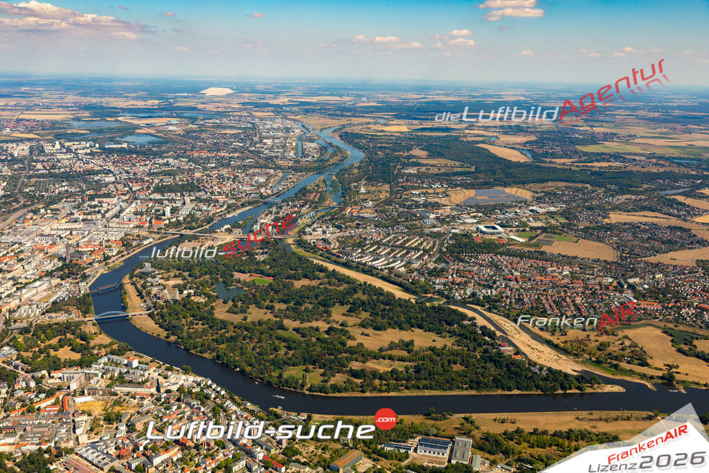 Die Luftaufnahme Cracau - Magdeburg wurde 2022 vom Flugzeug aus (keine Drohne) erstellt. Hohe Auflösung -für große Poster und Wandbilder geeignet - Garantiert!
