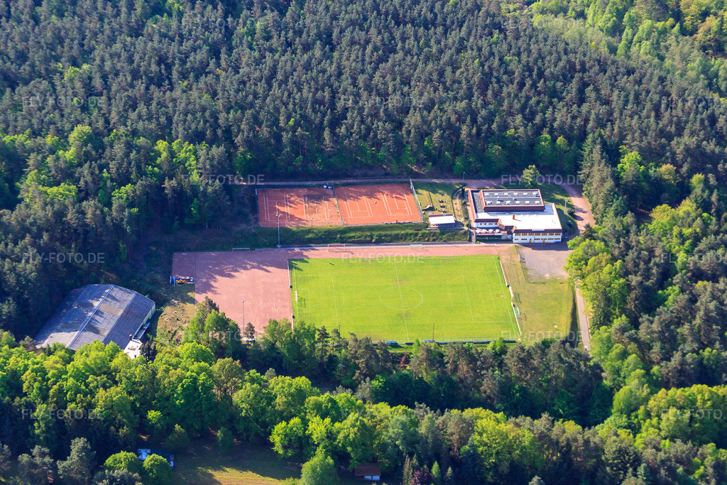 Luftbild: Eppenbrunn, Sportplatz in Eppenbrunn im Bundesland Rheinland-Pfalz in Deutschland. Foto: IMG_40902(40788).jpg vom 08.05.2011 durch Werner Riehm/FLY-FOTO.de