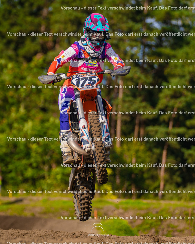 09_20_LM_Schenkenhorst-8121 | Sportfotografin aus Berlin-Brandenburg mit Fokus auf Motocross. Ich halte deine sportliche Leistung und echte Emotionen auf und neben der Strecke professionell fest. Entdecke die Fotos von deinem Rennen und bestelle sie direkt hier im Shop.