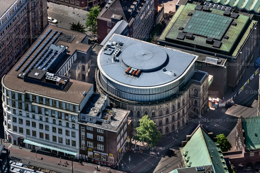 4029678 | BREMEN 01.06.2020 Bürogebäude des Verwaltungs- und Geschäftshauses an der Straße Am Dom im Ortsteil Altstadt in Bremen, Deutschland. // Office building on street Am Dom in the district Altstadt in Bremen, Germany. Foto: Gerhard Launer