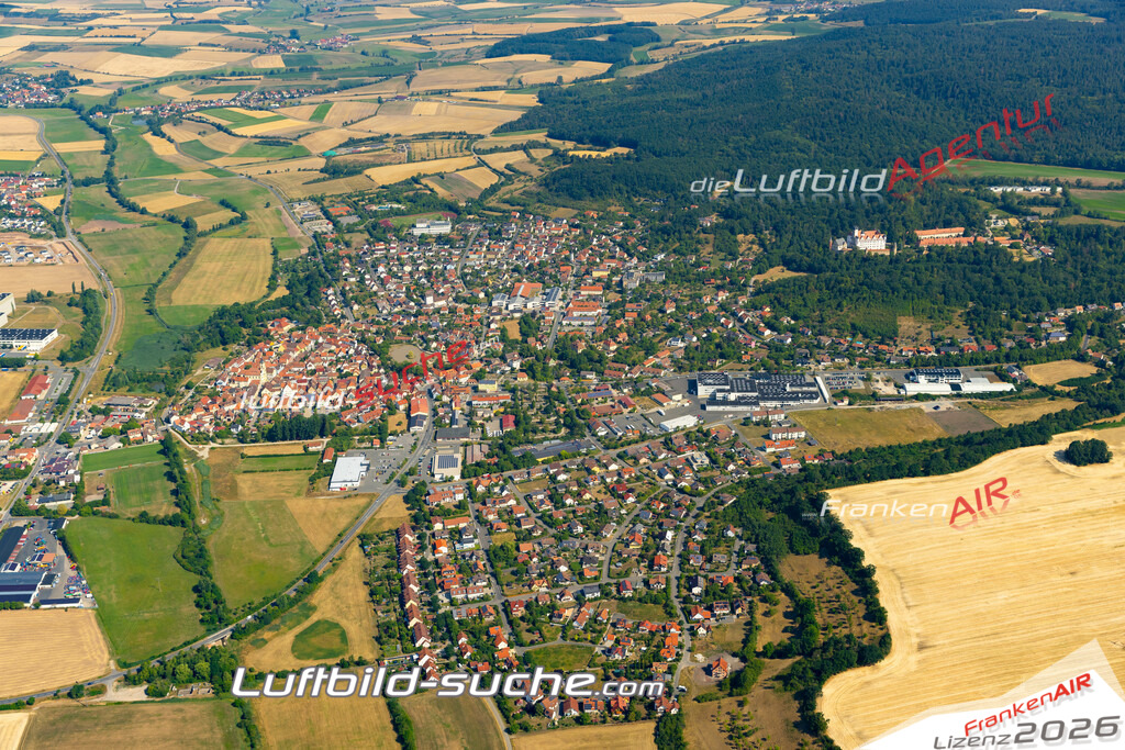 Das Luftbild zeigt :  Scheinfeld - Die Luftaufnahme wurde 2023 vom UL-Flugzeug aus erstellt ( keine Drohne ) - Hochauflösende Luftaufnahme - Für grossformatige Ausdrucke geeignet. Die Geschenkidee !Mit Lizenz und Bildrechte bestellbar