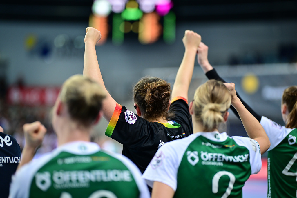 Handball I Frauen I Saison 2024-2025 I 1. HBF I 12. Spieltag I VfL Oldenburg - TuS Metzingen | Der Sportfotograf. - Realisiert mit Pictrs.com