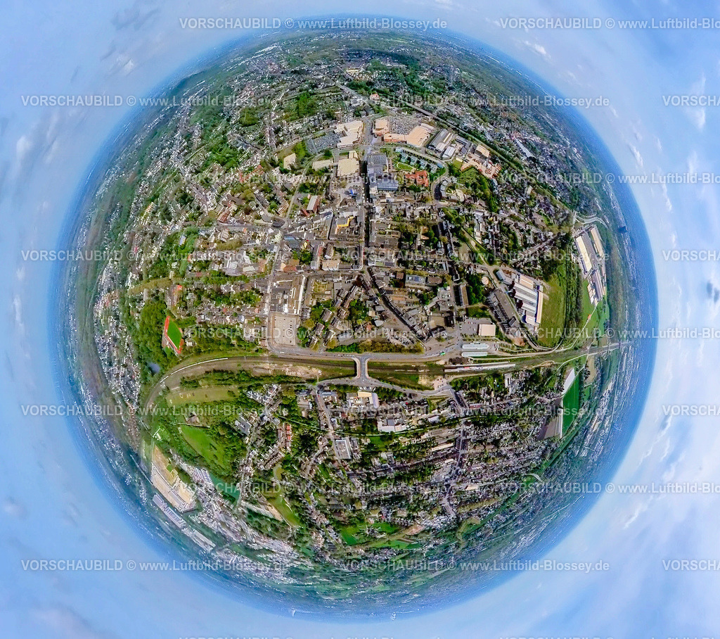 Oberhausen240490105BahnhofSterkrade | Luftbild, Bahnhof Sterkrade mit Ostrampe und Westrampe Überführung der Bahngleise, Wohngebiet und Innenstadtansicht City, Sterkrade Mitte, Oberhausen, Rheinland, Ruhrgebiet, Nordrhein-Westfalen, Deutschland
